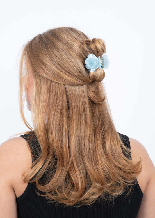 SUI AVA Rosie Sunny Hiusklipsi pastel blue