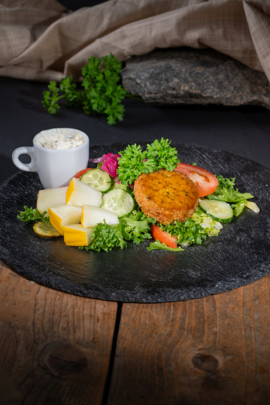 Vegaaninen salaatti falafelpihvillä