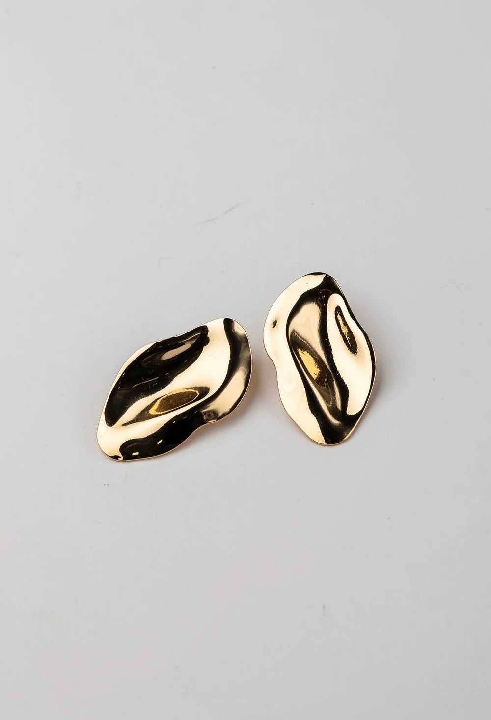 Bow 19 Flake Earrings Gold