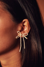 Lataa kuva Galleria-katseluun, Bow 19 Pearl Bow Earrings
