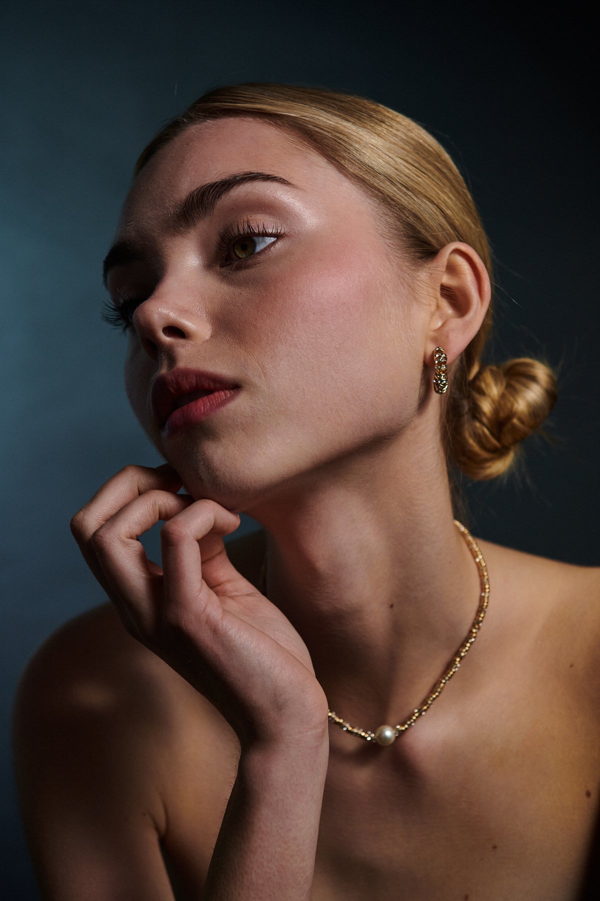 Bow 19 Glow Short Necklace Gold