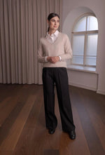 Lataa kuva Galleria-katseluun, Original Story Pitkähihainen Kashmirneule V-kaula-aukolla Latte
