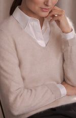 Lataa kuva Galleria-katseluun, Original Story Pitkähihainen Kashmirneule V-kaula-aukolla Latte
