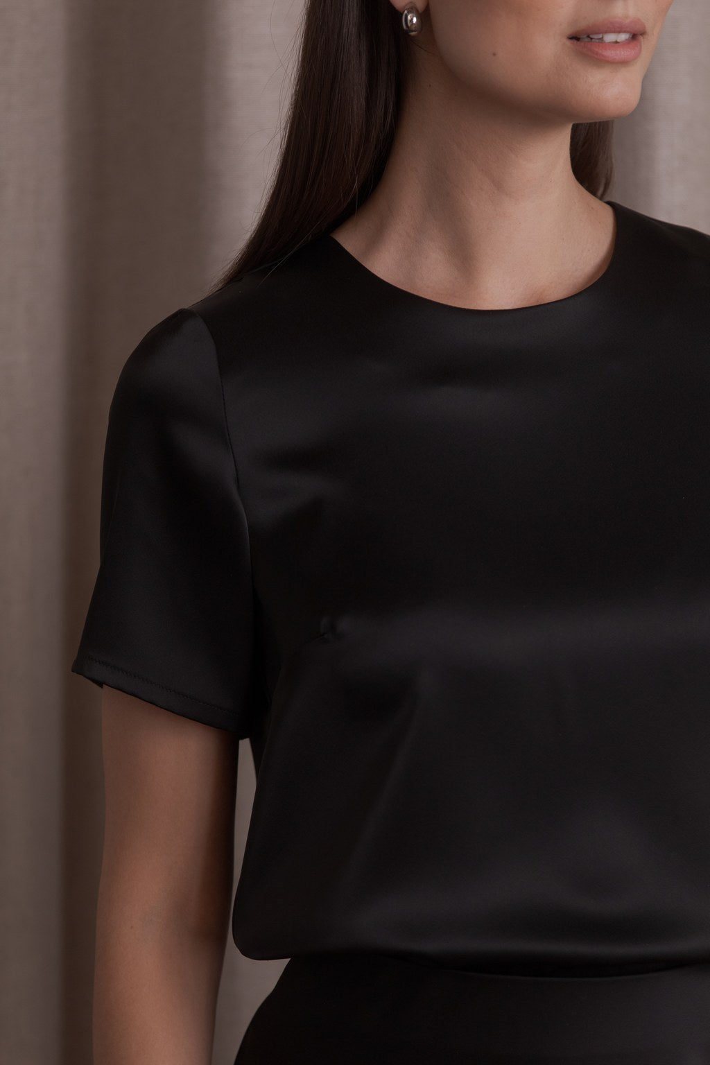 Original Story Lyhythihainen satiinipaita Black