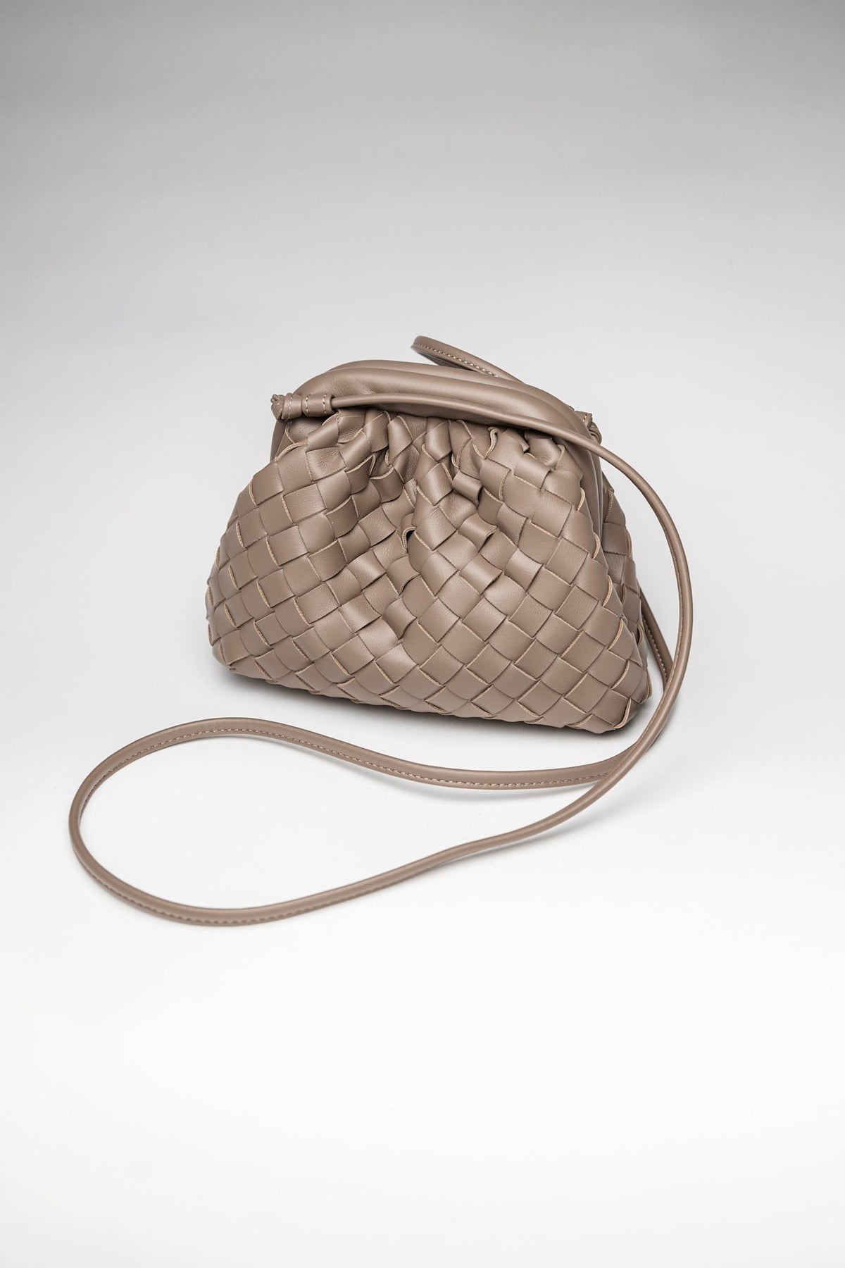 Bow 19 Dumpling Bag Braded Taupe
