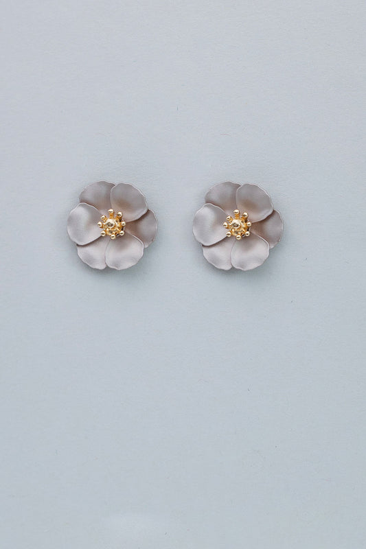 Bow 19 Flower Small Earrings Nougat