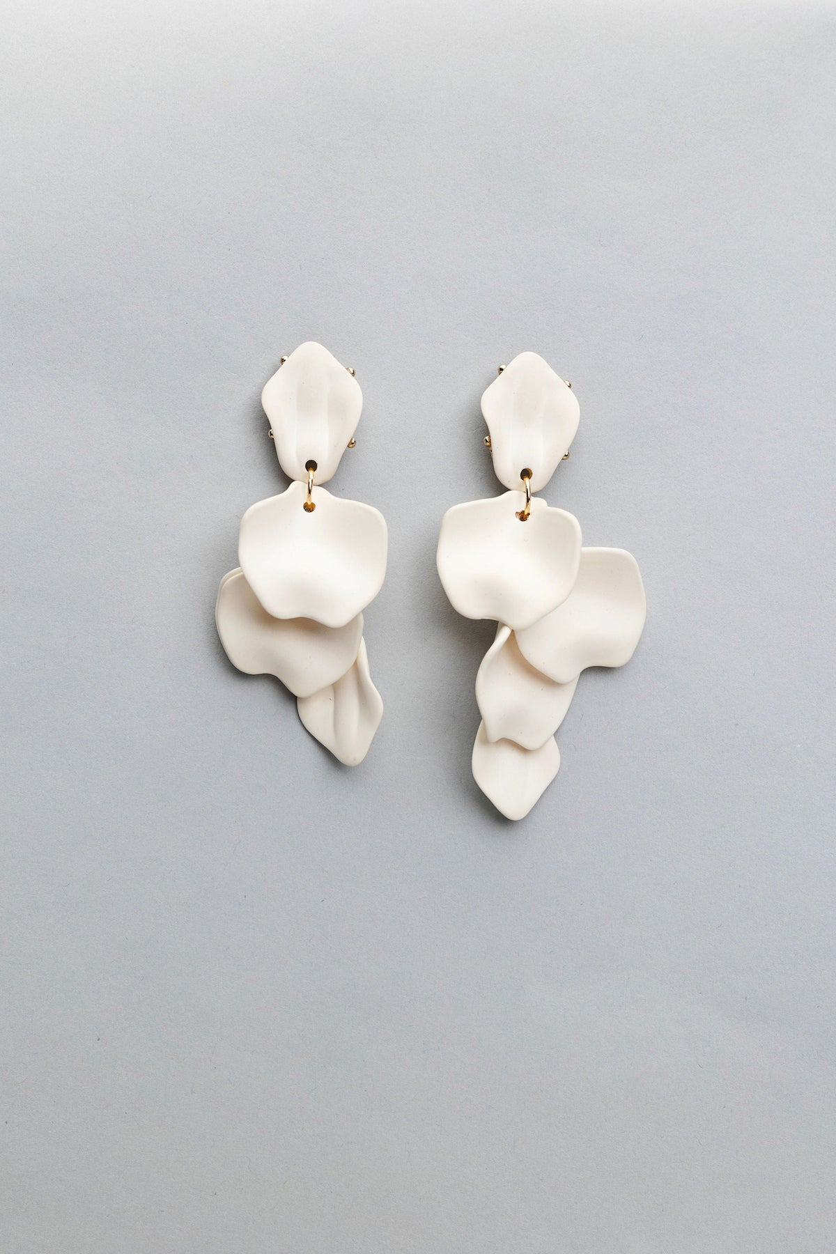 Bow 19 Leaf Earrings Matt White