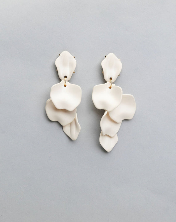 Bow 19 Leaf Earrings Matt White
