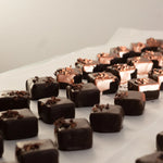 Lataa kuva Galleria-katseluun, Pärlans chocolate covered caramel triple chocolate 6 pieces
