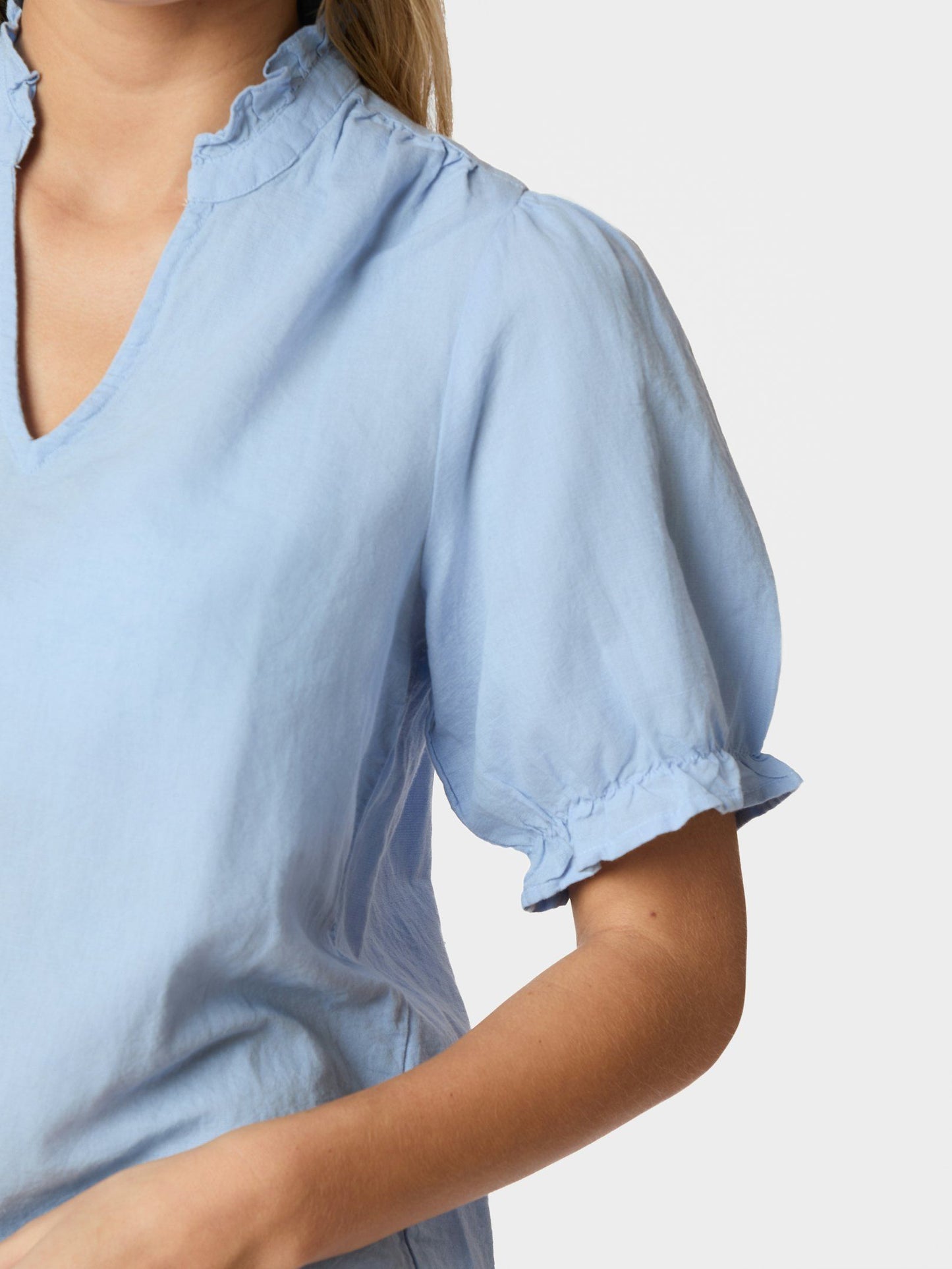 Neo Noir Odesa Linen Blouse Light Blue