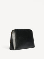 Lataa kuva Galleria-katseluun, By Malene Birger Aya Medium Cosmetics Case Leather Black
