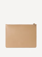 Lataa kuva Galleria-katseluun, By Malene Birger Aya Leather Purse Sand
