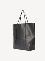 Lataa kuva Galleria-katseluun, By Malene Birger Abillos Tote Black Leather
