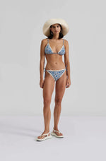 Lataa kuva Galleria-katseluun, Malina Ally Crochet Trimmed Bikini Bottoms Coastal Florals
