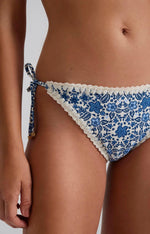 Lataa kuva Galleria-katseluun, Malina Ally Crochet Trimmed Bikini Bottoms Coastal Florals
