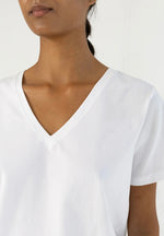 Lataa kuva Galleria-katseluun, Coster Copenhagen T-Shirt With V-Neck Mid Sleeves White
