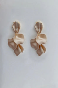 Bow 19 Leaf Earrings Pearl Nougat